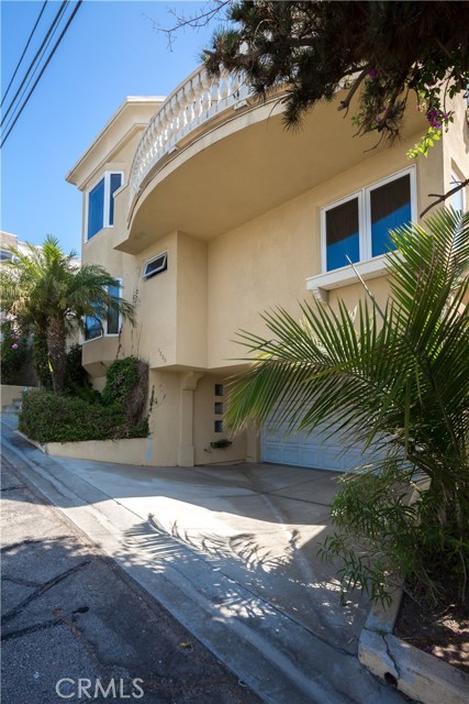 1220 Ocean Drive, Hermosa Beach, California 90254, 4 Bedrooms Bedrooms, ,3 BathroomsBathrooms,Residential,Sold,Ocean,SB17068697