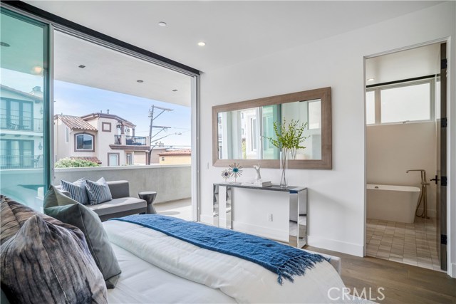 221 1st Street, Manhattan Beach, California 90266, 3 Bedrooms Bedrooms, ,3 BathroomsBathrooms,Residential,Sold,1st,SB19034815