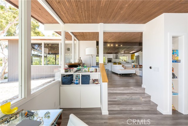 141 Vista Del Parque, Redondo Beach, California 90277, 4 Bedrooms Bedrooms, ,2 BathroomsBathrooms,Residential,Sold,Vista Del Parque,PV17151169