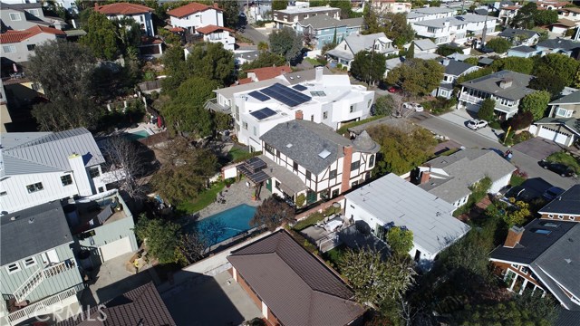 522 24th Place, Hermosa Beach, California 90254, 3 Bedrooms Bedrooms, ,3 BathroomsBathrooms,Residential,Sold,24th Place,SB18039832