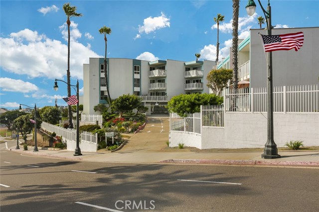 692 The Village, Redondo Beach, California 90277, 1 Bedroom Bedrooms, ,1 BathroomBathrooms,Residential,Sold,The Village,SB17187833