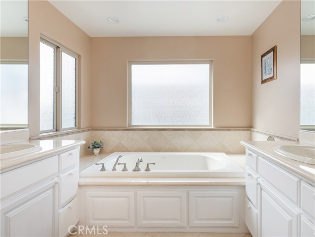300 28th Street, Manhattan Beach, California 90266, 3 Bedrooms Bedrooms, ,3 BathroomsBathrooms,Residential,Sold,28th,SB20234864