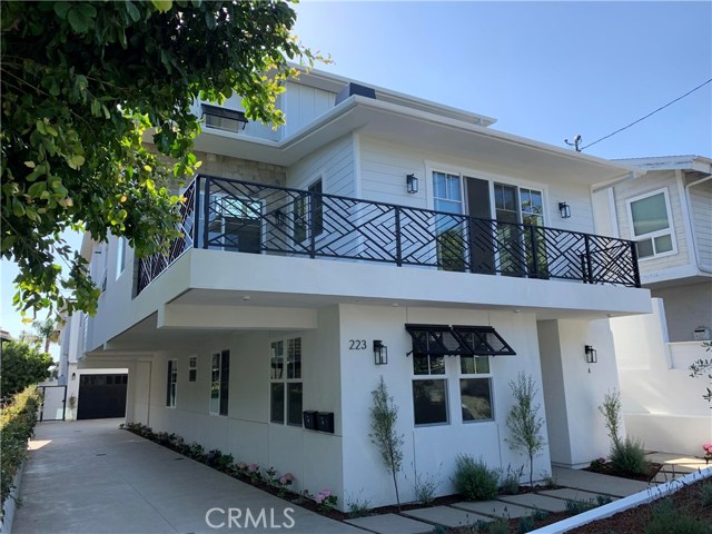 223 Irena Avenue, Redondo Beach, California 90277, 4 Bedrooms Bedrooms, ,3 BathroomsBathrooms,Residential,Sold,Irena,SB20117276