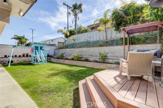 417 Susana Avenue, Redondo Beach, California 90277, 4 Bedrooms Bedrooms, ,2 BathroomsBathrooms,Residential,Sold,Susana,SB20152659