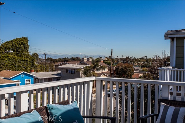 1202 Tennyson Street, Manhattan Beach, California 90266, 3 Bedrooms Bedrooms, ,2 BathroomsBathrooms,Residential,Sold,Tennyson,SB18051146