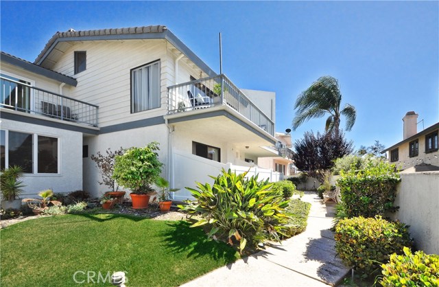 121 Prospect Avenue, Redondo Beach, California 90277, 2 Bedrooms Bedrooms, ,2 BathroomsBathrooms,Residential,Sold,Prospect,SB18229456
