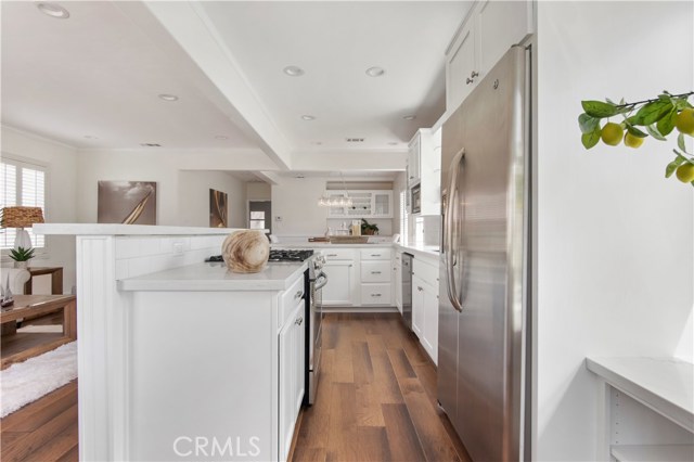 329 4th Street, Manhattan Beach, California 90266, 3 Bedrooms Bedrooms, ,2 BathroomsBathrooms,Residential,Sold,4th,SB20090773