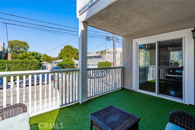 546 11th Street, Hermosa Beach, California 90254, 2 Bedrooms Bedrooms, ,2 BathroomsBathrooms,Residential,Sold,11th,SB19163197