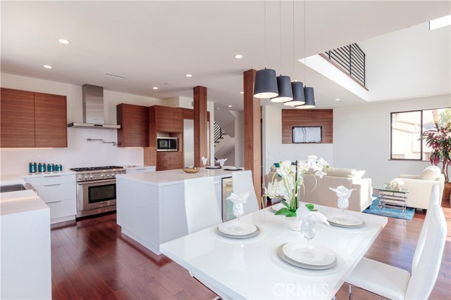 521 Gertruda, Redondo Beach, California 90277, 3 Bedrooms Bedrooms, ,4 BathroomsBathrooms,Residential,Sold,Gertruda,PV17183472