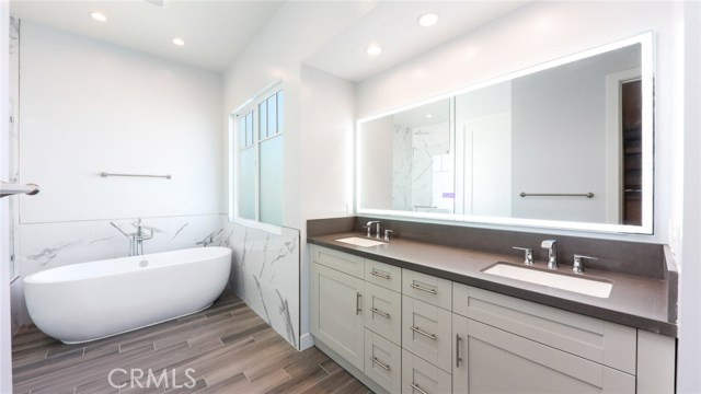 1917 Farrell Avenue, Redondo Beach, California 90278, 4 Bedrooms Bedrooms, ,3 BathroomsBathrooms,Residential,Sold,Farrell,PV20259127