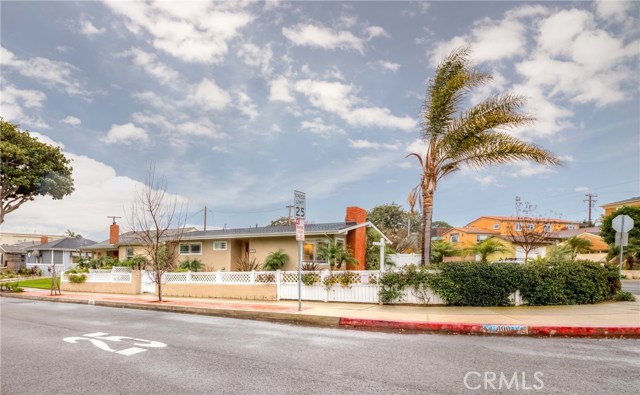 400 Avenue D Avenue, Redondo Beach, California 90277, 2 Bedrooms Bedrooms, ,1 BathroomBathrooms,Residential,Sold,Avenue D,SB19032912