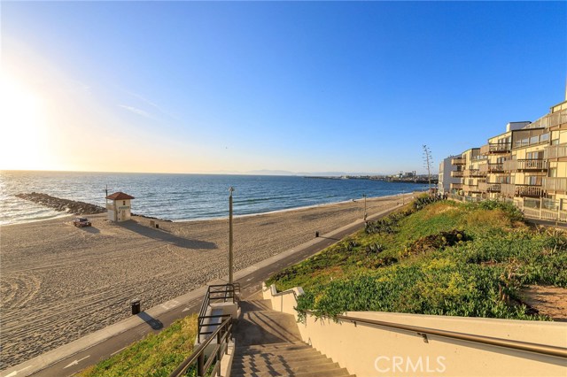 613 Broadway, Redondo Beach, California 90277, 2 Bedrooms Bedrooms, ,2 BathroomsBathrooms,Residential,Sold,Broadway,SB19137086