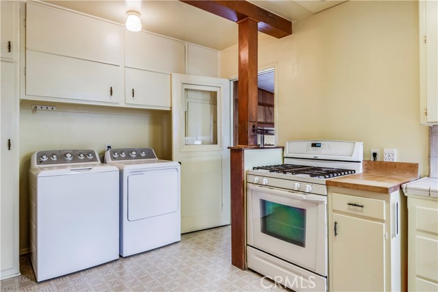 1813 Lynngrove Drive, Manhattan Beach, California 90266, 2 Bedrooms Bedrooms, ,Residential,Sold,Lynngrove,SB18291838