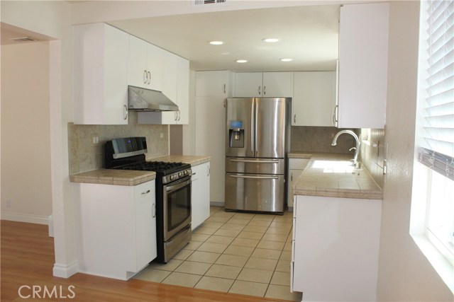 Upgraded kitchen with stainless steel appliances