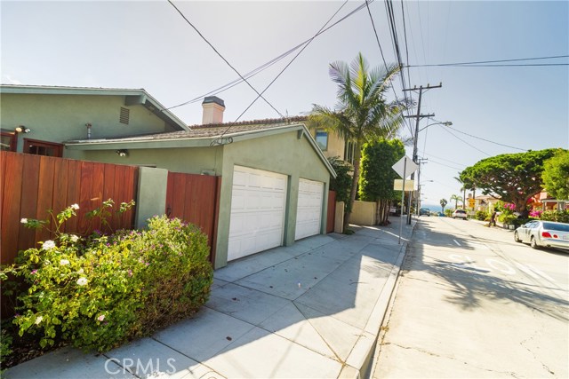 1005 15th Place, Hermosa Beach, California 90254, 3 Bedrooms Bedrooms, ,2 BathroomsBathrooms,Residential,Sold,15th,SB17224063