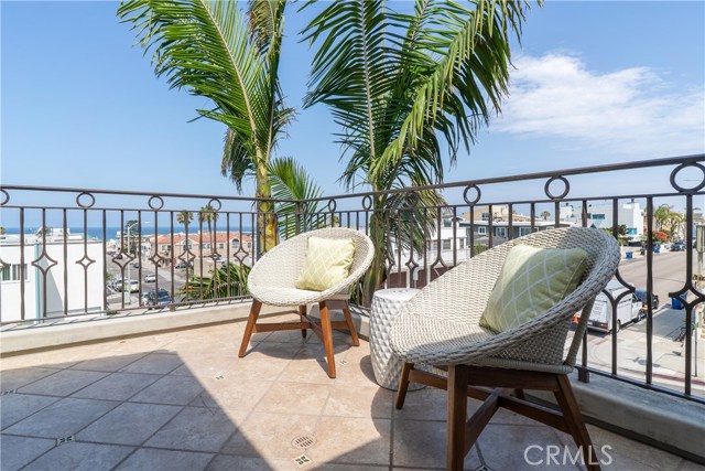 214 10th Street, Hermosa Beach, California 90254, 3 Bedrooms Bedrooms, ,3 BathroomsBathrooms,Residential,Sold,10th,SB18167893
