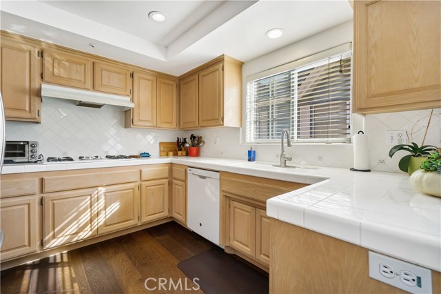 2702 Carnegie Lane, Redondo Beach, California 90278, 3 Bedrooms Bedrooms, ,2 BathroomsBathrooms,Residential,Sold,Carnegie,SB20202081