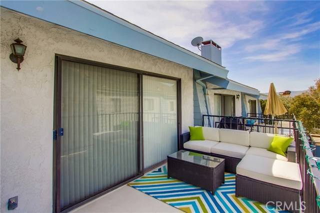 222 Irena Avenue, Redondo Beach, California 90277, 2 Bedrooms Bedrooms, ,2 BathroomsBathrooms,Residential,Sold,Irena,SB18095824