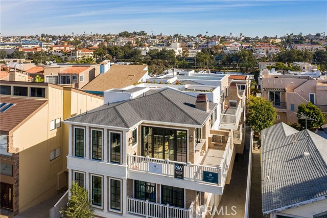 1104 Loma Dr, Hermosa Beach, California 90254, 3 Bedrooms Bedrooms, ,1 BathroomBathrooms,Residential,Sold,Loma Dr,SB21009911