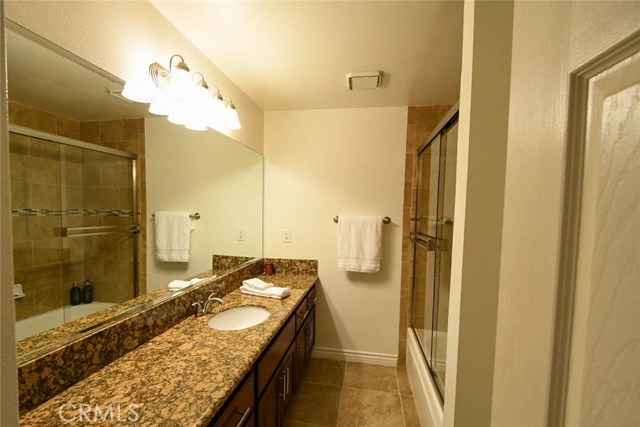 Guest Full Bathroom