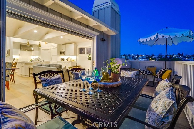 704 Loma, Hermosa Beach, California 90254, 4 Bedrooms Bedrooms, ,4 BathroomsBathrooms,Residential,Sold,Loma,SB19164166