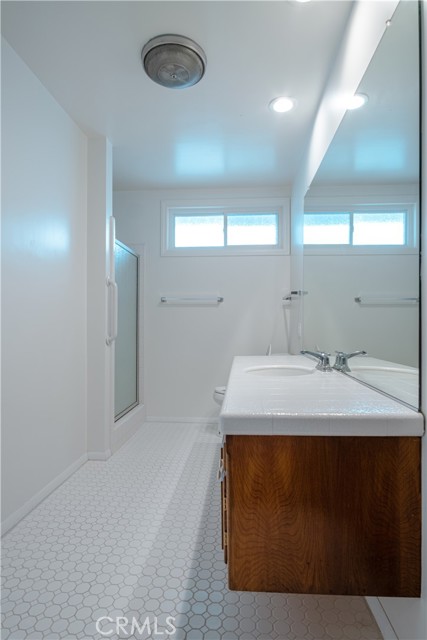 3/4 bathroom off of hallway