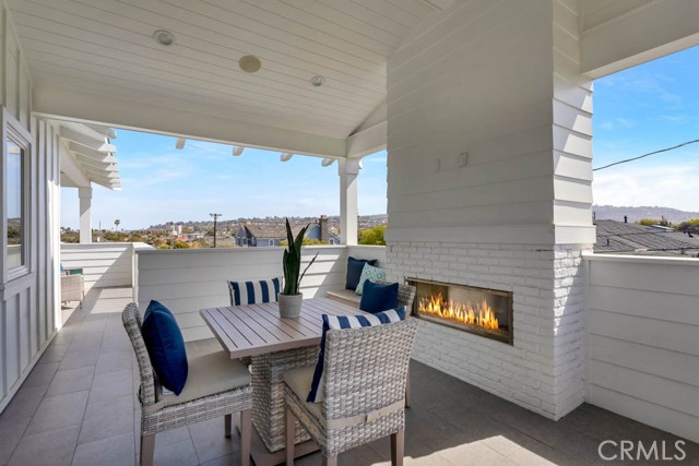 1307 Gertruda Avenue, Redondo Beach, California 90277, 5 Bedrooms Bedrooms, ,1 BathroomBathrooms,Residential,Sold,Gertruda,SB21076858