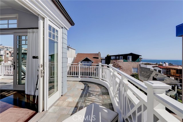 125 8th Street, Manhattan Beach, California 90266, 5 Bedrooms Bedrooms, ,3 BathroomsBathrooms,Residential,Sold,8th,SB20095867