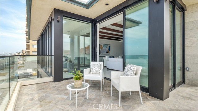 1000 Esplanade, Redondo Beach, California 90277, 2 Bedrooms Bedrooms, ,2 BathroomsBathrooms,Residential,Sold,Esplanade,SB17089319