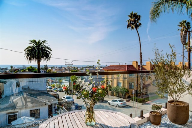 902 6th Street, Hermosa Beach, California 90254, 4 Bedrooms Bedrooms, ,3 BathroomsBathrooms,Residential,Sold,6th,SB20213089