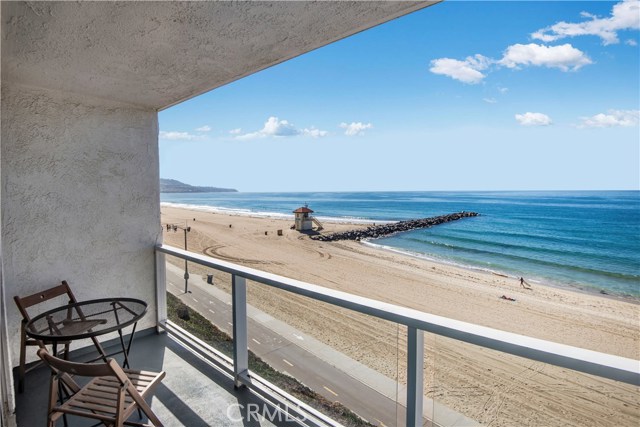 615 Esplanade, Redondo Beach, California 90277, 1 Bedroom Bedrooms, ,1 BathroomBathrooms,Residential,Sold,Esplanade,SB18261238