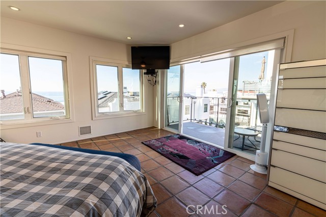 113 30th Place, Manhattan Beach, California 90266, 2 Bedrooms Bedrooms, ,2 BathroomsBathrooms,Residential,Sold,30th,SB21040269