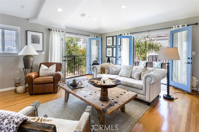 506 11th Street, Hermosa Beach, California 90254, 3 Bedrooms Bedrooms, ,2 BathroomsBathrooms,Residential,Sold,11th,SB19039809