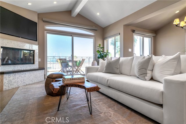 214 10th Street, Hermosa Beach, California 90254, 3 Bedrooms Bedrooms, ,3 BathroomsBathrooms,Residential,Sold,10th,SB18167893