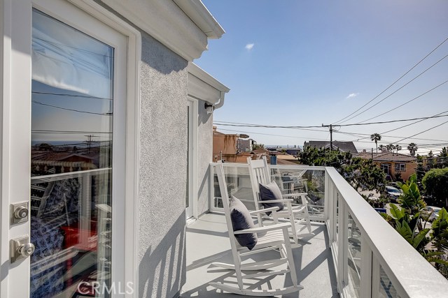 1124 1st Street, Hermosa Beach, California 90254, 4 Bedrooms Bedrooms, ,3 BathroomsBathrooms,Residential,Sold,1st,SB20124705