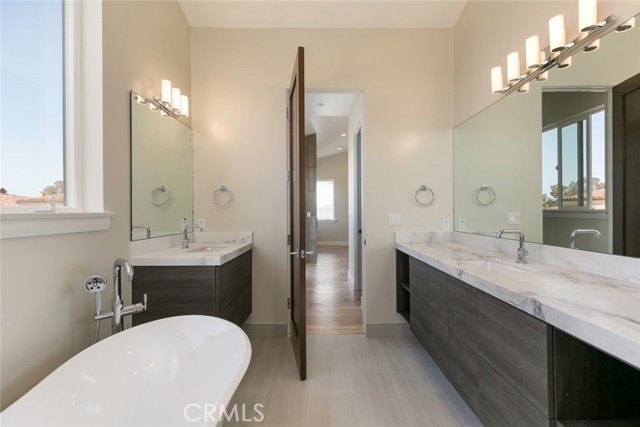 2213 Speyer Lane, Redondo Beach, California 90278, 4 Bedrooms Bedrooms, ,3 BathroomsBathrooms,Residential,Sold,Speyer,SB18079012