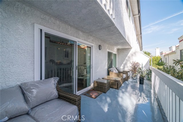 2000 Voorhees Avenue, Redondo Beach, California 90278, 3 Bedrooms Bedrooms, ,3 BathroomsBathrooms,Residential,Sold,Voorhees,SB20247328