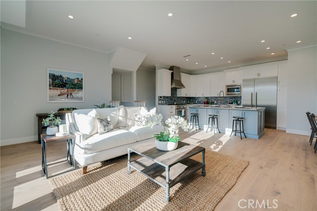 111 Vista Del Mar, Redondo Beach, California 90277, 3 Bedrooms Bedrooms, ,2 BathroomsBathrooms,Residential,Sold,Vista Del Mar,SB20122409