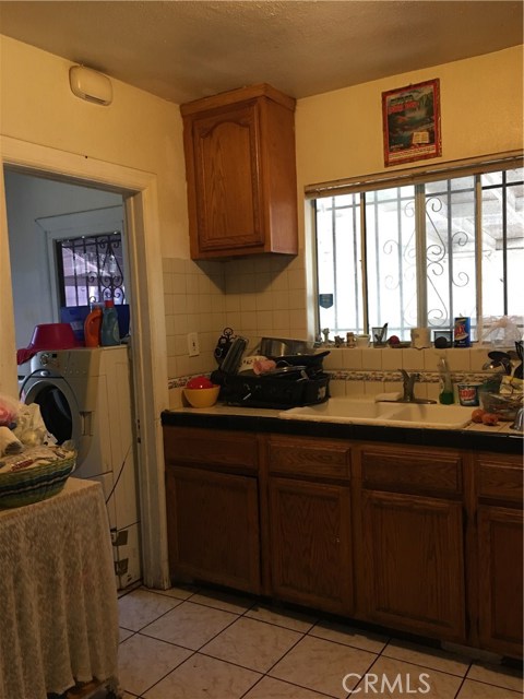 Photo of 643 W 74th Street, Los Angeles, CA 90044