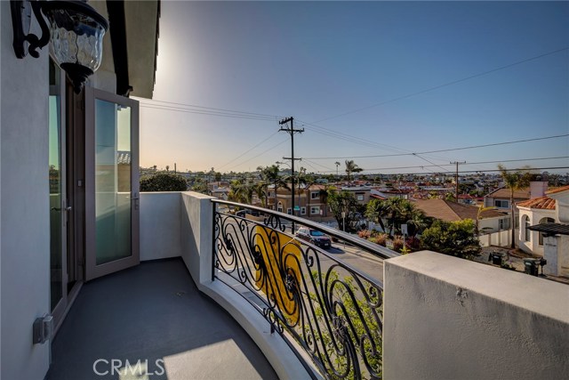 1802 Pullman Lane, Redondo Beach, California 90278, 4 Bedrooms Bedrooms, ,3 BathroomsBathrooms,Residential,Sold,Pullman,PV18085899