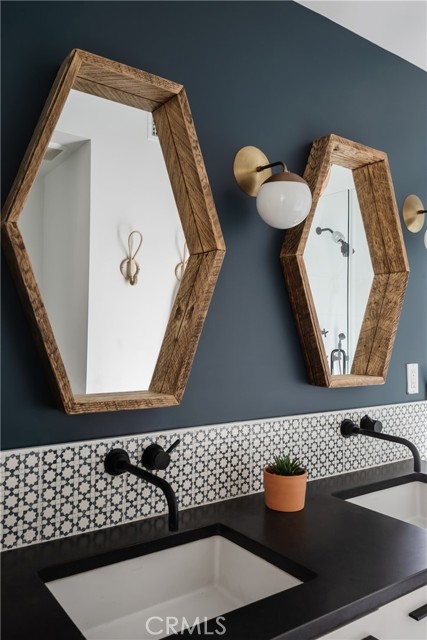 587 36th Street, Manhattan Beach, California 90266, 3 Bedrooms Bedrooms, ,2 BathroomsBathrooms,Residential,Sold,36th,SB21105044