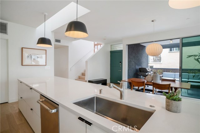 1150 Rowell Avenue, Manhattan Beach, California 90266, 3 Bedrooms Bedrooms, ,1 BathroomBathrooms,Residential,Sold,Rowell,SB19060647