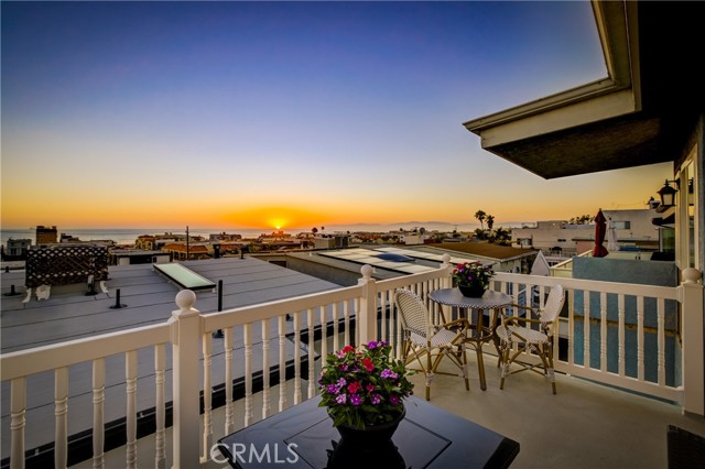 429 Bayview Drive, Hermosa Beach, California 90254, 3 Bedrooms Bedrooms, ,3 BathroomsBathrooms,Residential,Sold,Bayview,SB21171813