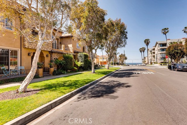 200 Avenue C, Redondo Beach, California 90277, 4 Bedrooms Bedrooms, ,3 BathroomsBathrooms,Residential,Sold,Avenue C,SB19268226