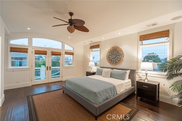 1111 8th Street, Hermosa Beach, California 90254, 4 Bedrooms Bedrooms, ,3 BathroomsBathrooms,Residential,Sold,8th,SB20223282