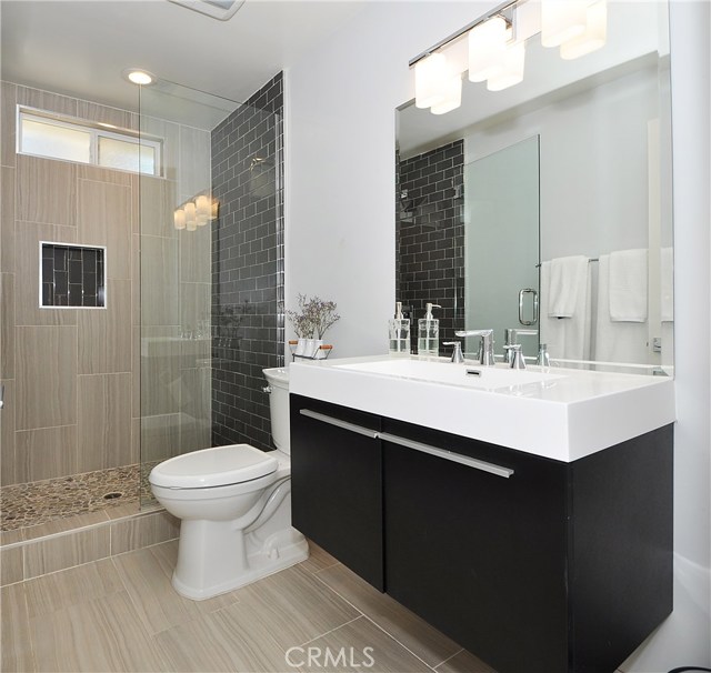 807 Carnelian Street, Redondo Beach, California 90277, 3 Bedrooms Bedrooms, ,2 BathroomsBathrooms,Residential,Sold,Carnelian,SB18167139