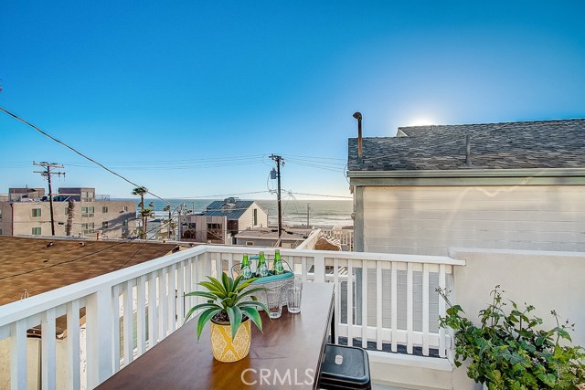 132 35th Place, Hermosa Beach, California 90254, 2 Bedrooms Bedrooms, ,2 BathroomsBathrooms,Residential,Sold,35th,SB19057826