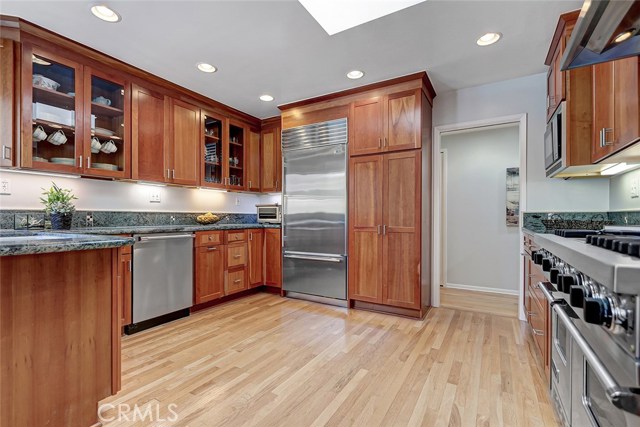 Updated kitchen with Viking and Sub Zero appliances.