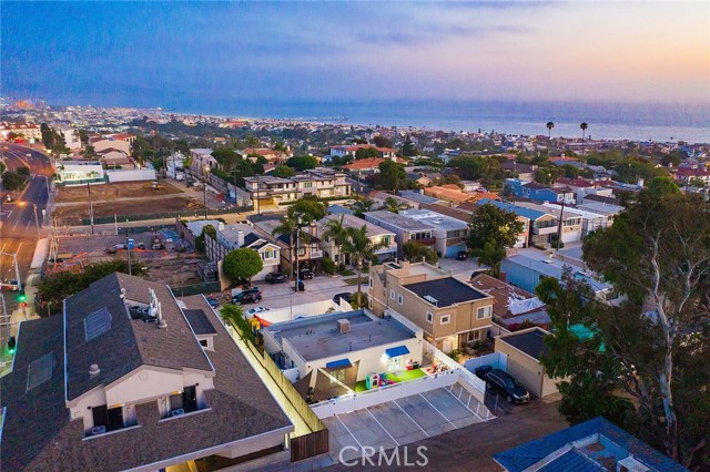 739 Longfellow Avenue, Hermosa Beach, California 90254, 2 Bedrooms Bedrooms, ,Residential,Sold,Longfellow,SB20143710