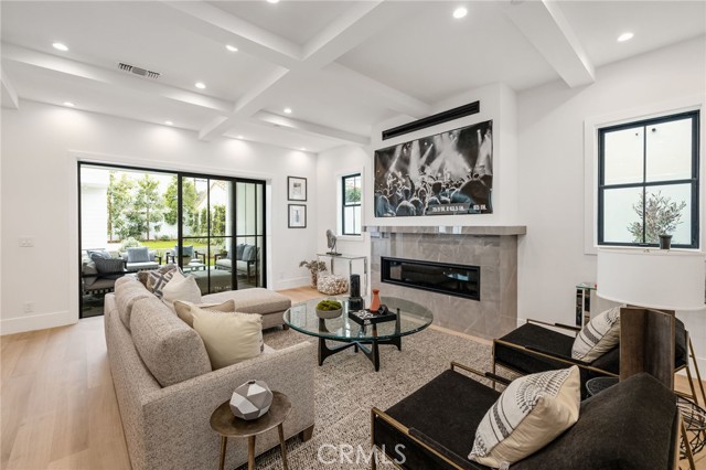 Interior that seamlessly opens to the covered patio